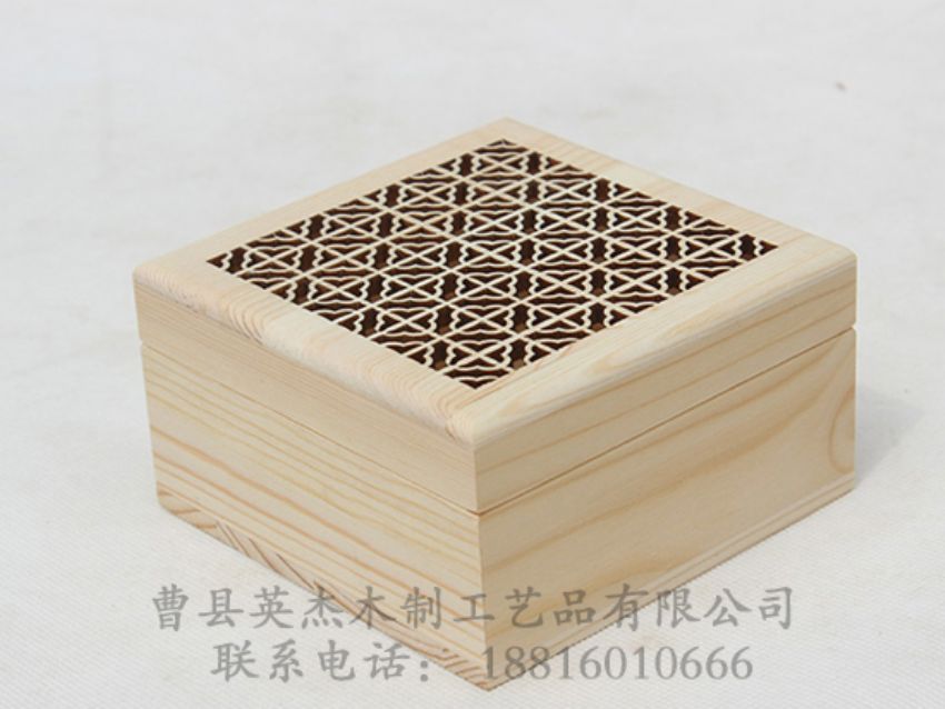 點(diǎn)擊查看詳細(xì)信息<br>標(biāo)題：鏤空雕刻松木盒 閱讀次數(shù)：1123