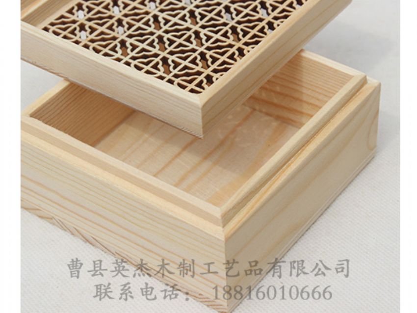 點(diǎn)擊查看詳細(xì)信息<br>標(biāo)題：鏤空雕刻松木盒 閱讀次數(shù)：1043