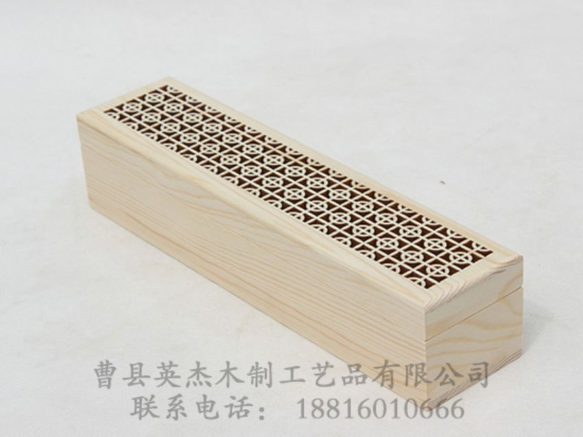 點擊查看詳細信息<br>標題：松木鏤空高檔木盒 閱讀次數(shù)：1526