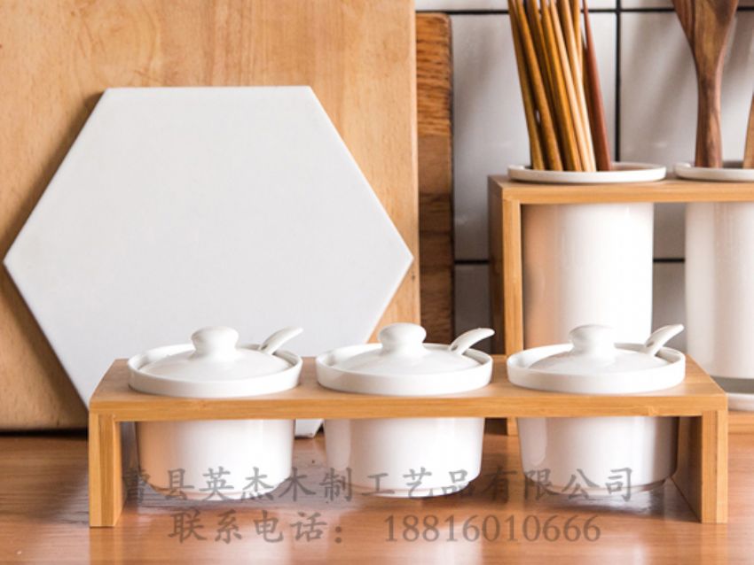 點(diǎn)擊查看詳細(xì)信息<br>標(biāo)題：竹木調(diào)味盒木蓋 閱讀次數(shù)：1561