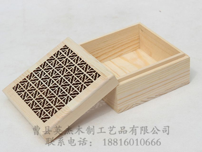 點(diǎn)擊查看詳細(xì)信息<br>標(biāo)題：松木鏤空高檔木盒 閱讀次數(shù)：2512