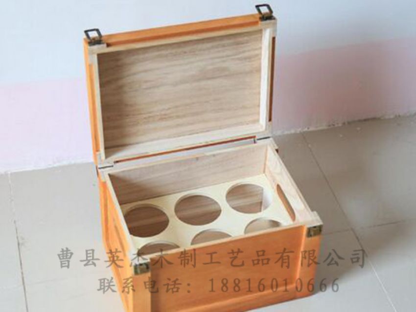 點擊查看詳細信息<br>標題：木制白酒盒 閱讀次數(shù)：1340