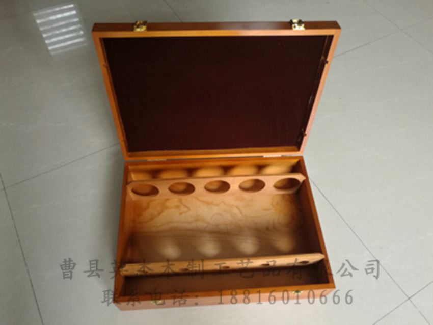 點(diǎn)擊查看詳細(xì)信息<br>標(biāo)題：木制紅酒盒 閱讀次數(shù)：913