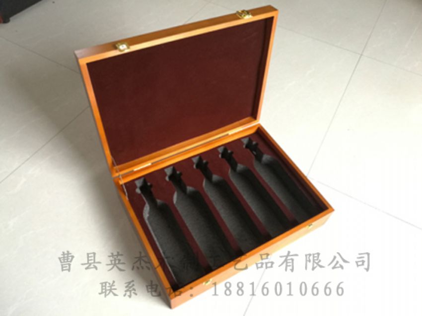 點(diǎn)擊查看詳細(xì)信息<br>標(biāo)題：木制紅酒盒 閱讀次數(shù)：998