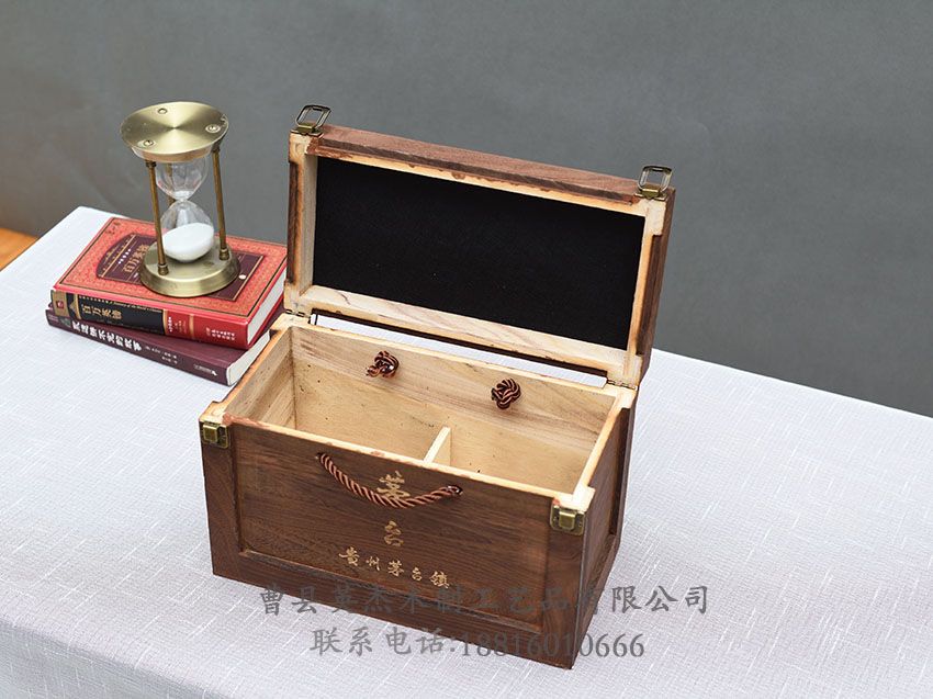 點擊查看詳細信息<br>標題：木制白酒盒 閱讀次數(shù)：1854