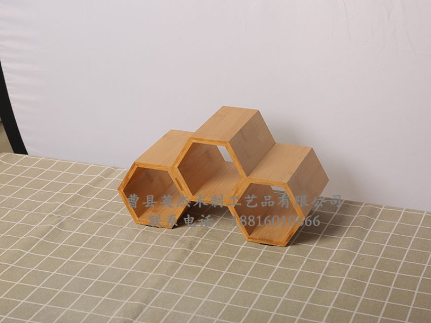 點(diǎn)擊查看詳細(xì)信息<br>標(biāo)題：紅酒木制酒架 閱讀次數(shù)：530